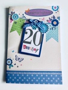 Kartki urodzinowe - Kartka urodzinowa na 20 Urodziny / HM-200-811