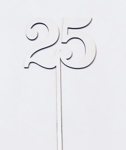 Toppery z cyframi - Cyfra duża na piku "25"